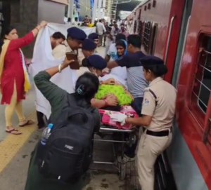 Woman Delivers Baby on Train: ରାଉରକେଲା-ଗୁଣପୁର ରାଜାରାଣୀ ଏକ୍ସପ୍ରେସରେ ପ୍ରସବ କଲେ ମହିଳା ଯାତ୍ରୀ