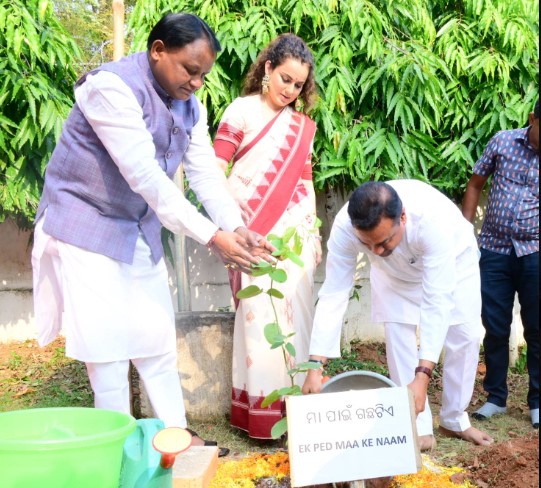 Kangana Ranaut participates in ‘Ek Ped Maa Ke Naam’ campaign by planting Sapling at CM’s Residence