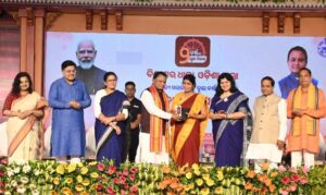 Smartphones for Anganwadi Staff: ଅଙ୍ଗନବାଡି କର୍ମୀଙ୍କୁ ସ୍ମାର୍ଟ ଫୋନ ପ୍ରଦାନ କଲେ ମୁଖ୍ୟମନ୍ତ୍ରୀ ମୋହନ ମାଝୀ
