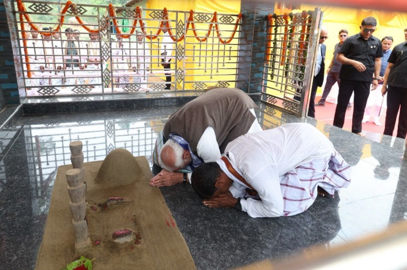 President Murmu, PM Modi offer prayers at Sacred Tribal Sites in Pahadpur