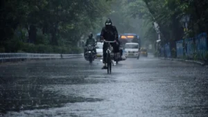 Heavy Rain in Odisha: ରାଜ୍ୟରେ ଲାଗି ରହିଛି ବର୍ଷା; ୱାର୍ଣ୍ଣିଂ ଜାରି କଲା ପାଣିପାଗ ବିଭାଗ