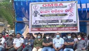 Doctors Protest in Odisha: ଆନ୍ଦୋଳନରତ ଡାକ୍ତରଙ୍କ ବିରୋଧରେ କାର୍ଯ୍ୟାନୁଷ୍ଠାନ; ଦରମା ବନ୍ଦ ପାଇଁ ନିର୍ଦ୍ଦେଶ 