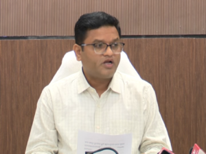 Text Book Error Row: ତ୍ରୁଟିଗୁଡ଼ିକର ତର୍ଜମା ଚାଲିଛି; ଖୁବଶୀଘ୍ର ତ୍ରୁଟିଶୂନ୍ୟ ପାଠ୍ୟ ପୁସ୍ତକ ଯୋଗାଇ ଦିଆଯିବ: ଗଣଶିକ୍ଷା ସଚିବ