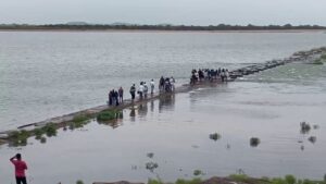 Three Youths Swept Away at Naraj Dam: ସେଲ୍‌ଫି ନେବା ବେଳେ ନରାଜରେ ଭାସିଗଲେ ୩ ଯୁବକ