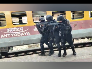 Puri Police Conduct Mega Mock Drill: ରଥଯାତ୍ରା ପାଇଁ ପୁରୀ ପୋଲିସର ମେଗା ମକ୍ ଡ୍ରିଲ୍