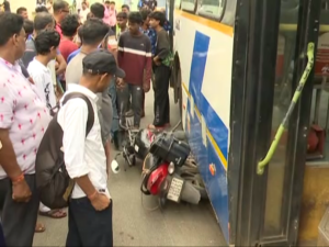 Ama Bus accident in Kataka: କଟକରେ ବାଇକ୍‌ ଆରୋହୀଙ୍କ ଉପରେ ଚଢ଼ିଗଲା ‘ଆମ ବସ୍‌’