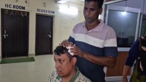 Baragada Doctor Attacked At Hospital: ବରଗଡ଼ ଗୋଷ୍ଟୀ ସ୍ୱାସ୍ଥ୍ୟ କେନ୍ଦ୍ରରେ ଡାକ୍ତରଙ୍କୁ ଆକ୍ରମଣ; ଯୁବକ ଅଟକ
