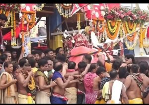 Bahuda Jatra: ମହାପ୍ରଭୁଙ୍କ ଟାହିଆ କାଢ଼ିନେଲେ ସେବାୟତ; ବିନା ଟାହିଆରେ ରଥରେ ବିଜେ କଲେ ଜଗନ୍ନାଥ
