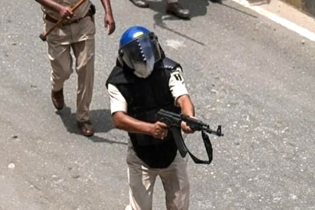 police-suspended-in-bihar-after-firing-on-students-during-bandh