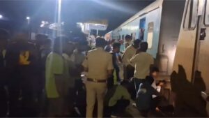 Howrah-Puri Express: ହାୱଡା-ପୁରୀ ଧଉଳି ସୁପରଫାଷ୍ଟ ଏକ୍ସପ୍ରେସରେ ନିଆଁ