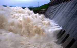 Hirakud Dam Water Level Rises: ହୀରାକୁଦରେ ଜଳସ୍ତର ବୃଦ୍ଧି; ଖୋଲିଲା ଢ୍ୟାମର ଆଉ ୧୦ ଗେଟ୍‌