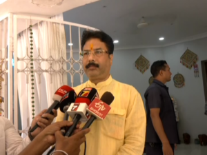 BBSR drivers’ protest: ଅଟୋ ଚାଳକଙ୍କ ହଙ୍ଗାମା; ସହରରେ ହୋଇଥିବା କ୍ଷତି ଅଟୋ ଚାଳକ ହିଁ ଭରଣା କରିବେ: ନଗର ଉନ୍ନୟନ ମନ୍ତ୍ରୀ