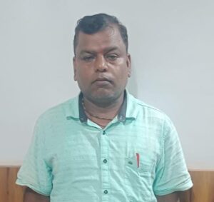 Vigilance Raid at Naugaon RI’s House: ଆରଆଇ ଭଞ୍ଜକିଶୋର ବେହେରାଙ୍କ ଘରେ ଭିଜିଲାନ୍ସ; ୬ଟି ସ୍ଥାନରେ ଚାଲିଛି ଚଢ଼ଉ
