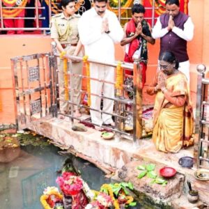 President Visits Maa Kandhuni Devi Temple: ତପ୍ତପାଣିରେ ରାଷ୍ଟ୍ରପତି ଦ୍ରୌପଦୀ ମୁର୍ମୁ; ମାଁ କନ୍ଧୁଣୀ ଦେବୀ ମନ୍ଦିରରେ କଲେ ପୂଜା ଅର୍ଚ୍ଚନା