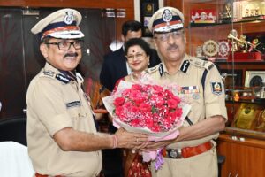 Interim DGP Assumes Charge: ଓଡ଼ିଶା ପୋଲିସର ଅନ୍ତରୀଣ ଡିଜିପି ଭାବେ ଦାୟିତ୍ୱ ଗ୍ରହଣ କଲେ ବିନୟତୋଷ ମିଶ୍ର