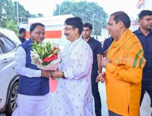 State-Level Local Self-Government Day: ଭୁବନେଶ୍ୱରରେ ରାଜ୍ୟ ସ୍ତରୀୟ ସ୍ୱାୟତ୍ତ ଶାସନ ଦିବସ ପାଳିତ; ୫୯୩ଟି ପ୍ରକଳ୍ପର ଶୁଭାରମ୍ଭ କଲେ ମୁଖ୍ୟମନ୍ତ୍ରୀ