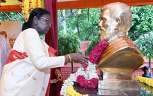 President Murmu Unveils Statue of Utkalmani Gopabandhu Das at Lajpat Bhawan in New Delhi