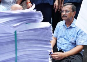 E20 पेट्रोल पर केजरीवाल का धरना; 2 लाख से अधिक याचिका लेकर मोदी जी से मिलने की कोशिश