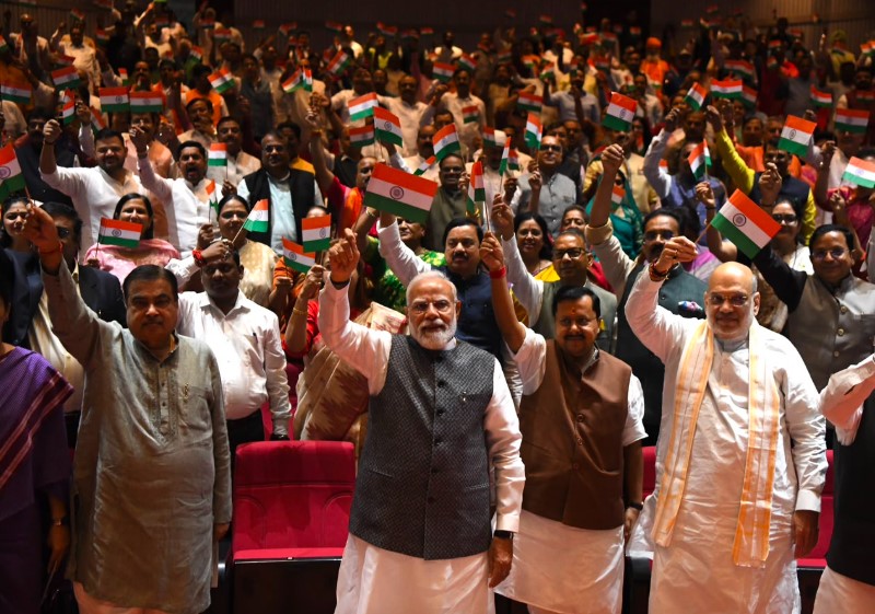 PM Modi, Amit Shah, NDA Leaders wave Tiranga to celebrate 150 years of Vande Mataram at Mangal Milan