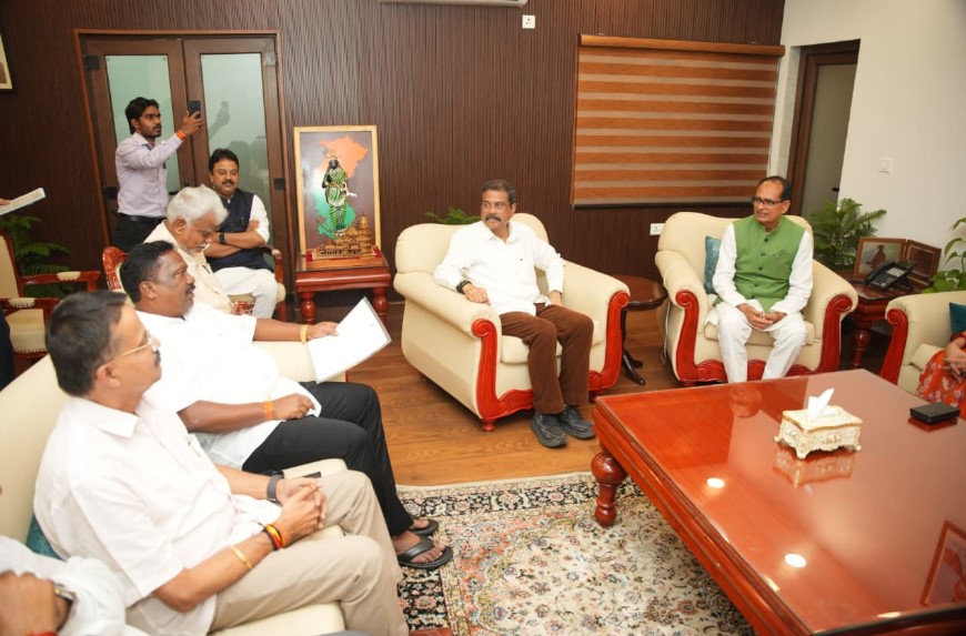 Odisha Leaders Meet Shivraj Chouhan, Push for Faster PMAY Housing in State