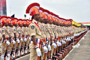 स्वतंत्रता दिवस पर 1,057 कर्मचारियों को वीरता और सेवा पदक से किया गया सम्मानित