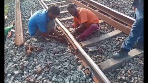 Railway Track Sinks in Baripada: ବାରିପଦାରେ ଦବିଲା ରେଳଧାରଣା
