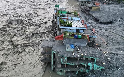 Toll in Nepal floods mounts to 903 over 4000 still missing