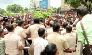 Master Canteen Clash: ଲୋୟର ପିଏମଜିରେ ଅନଲାଇନ ଡ୍ରାଇଭରଙ୍କ ହଙ୍ଗାମା; ଗିରଫ ସଂଖ୍ୟା ୧୧୩କୁ ବୃଦ୍ଧି