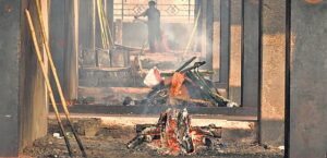 Puri Swargadwar Wood Crisis: ପୁରୀ ସ୍ୱର୍ଗଦ୍ୱାରରେ ଗମ୍ଭୀର କାଠ ସଙ୍କଟ: ଶବଦାହ ପାଇଁ ଘଣ୍ଟା ଘଣ୍ଟା ଅପେକ୍ଷା କଲେ ପରିଜନ