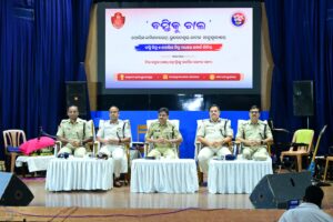 Basti Ku Chala Campaign: ପୋଲିସ-ଜନତା ସମ୍ପର୍କ ସୁଦୃଢ଼ ପାଇଁ କମିଶନରେଟ୍ ପୋଲିସର ନିଆରା ପ୍ରୟାସ: ଆରମ୍ଭ ହେଲା ବସ୍ତିକୁ ଚାଲ ଅଭିଯାନ