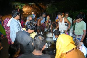 Cyclone Aftermath: ଆସିକାରେ ବାତ୍ୟା ପରବର୍ତ୍ତୀ ରିଲିଫ୍ ଓ ପୁନରୁଦ୍ଧାର କାର୍ଯ୍ୟ ତ୍ୱରାନ୍ୱିତ, ସ୍ୱାଭାବିକ ହେଉଛି ଯାତାୟାତ