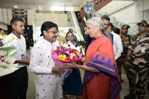 Nirmala Sitharaman in Odisha: ଭୁବନେଶ୍ୱରରେ ପହଞ୍ଚିଲେ ନିର୍ମଳା ସୀତାରମଣ, RBI ଗ୍ରୀନଫିଲ୍ଡ ଡାଟା ସେଣ୍ଟରର ଉଦ୍‌ଘାଟନ କାର୍ଯ୍ୟକ୍ରମରେ ଦେବେ ଯୋଗ