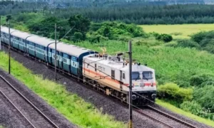 ECoR Cancels 21 Trains Over Cyclone ‘Arnab’: ବାତ୍ୟା ‘ଅର୍ଣ୍ଣବ’ର ପ୍ରଭାବ: ୨୧ଟି ଟ୍ରେନ୍ ବାତିଲ୍ କଲା ପୂର୍ବତଟ ରେଳପଥ