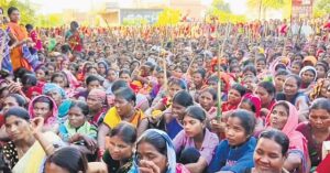 Women Protest Against Illicit Alcohol: ନବରଙ୍ଗପୁରରେ ମଦ ବିରୋଧ; ରାଜରାସ୍ତାରେ ଗର୍ଜିଲେ ହଜାର ହଜାର ମହିଳା